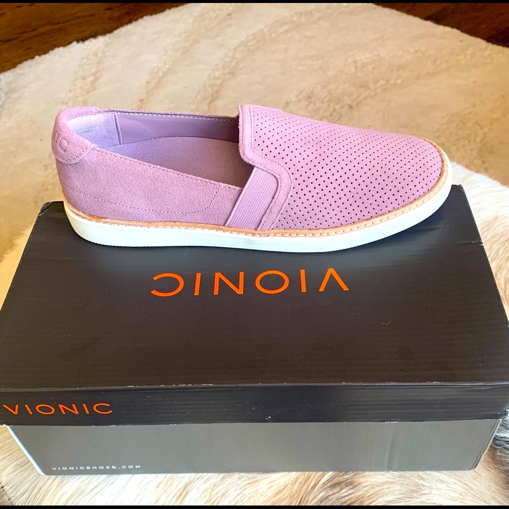 Vionic Loafers/Casual sneaker. Brand New.